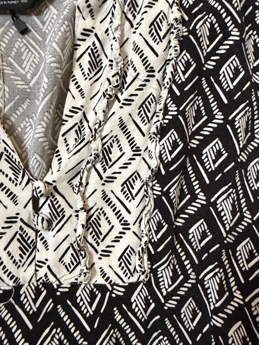 Zara Black & White Printed V-Neck Tunic Top - Picture 4 of 7